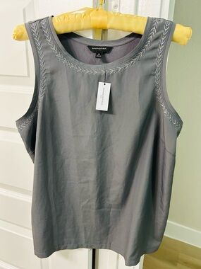 Banana Republic Sz M, Gray Embroidered Tank